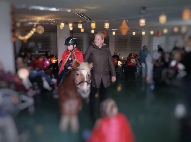 2025 Laternenfest St. Martin Drinnen Mittel