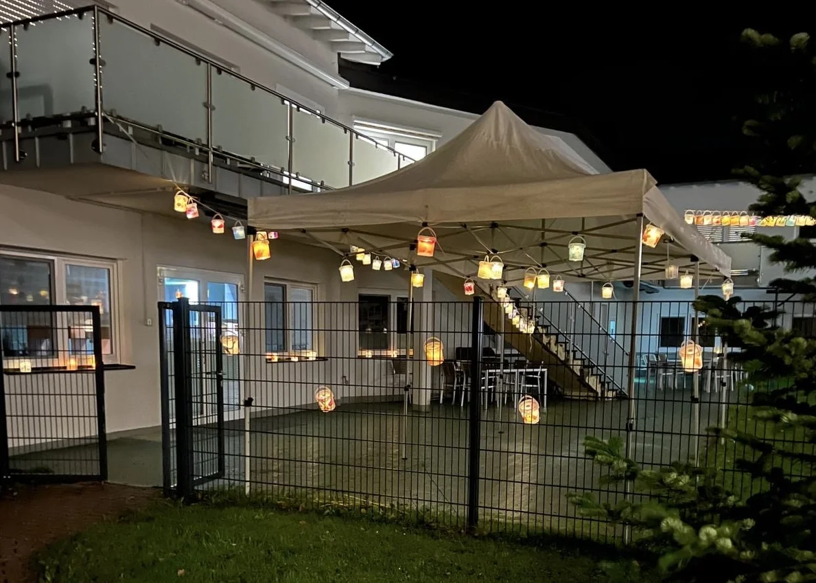 Veranstaltung Laternenfest Lichterfest Zelt Laternen Haus Marienfeld